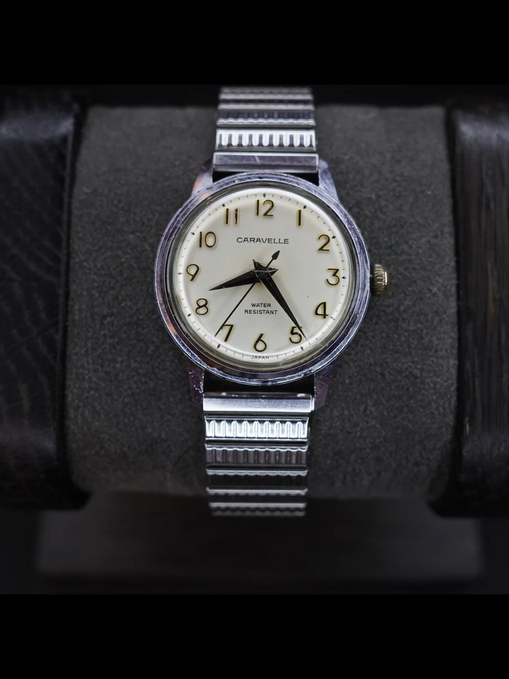 Vintage 1971 Caravelle by Bulova Mens Watch Cream Dial Water Resistant Japan
